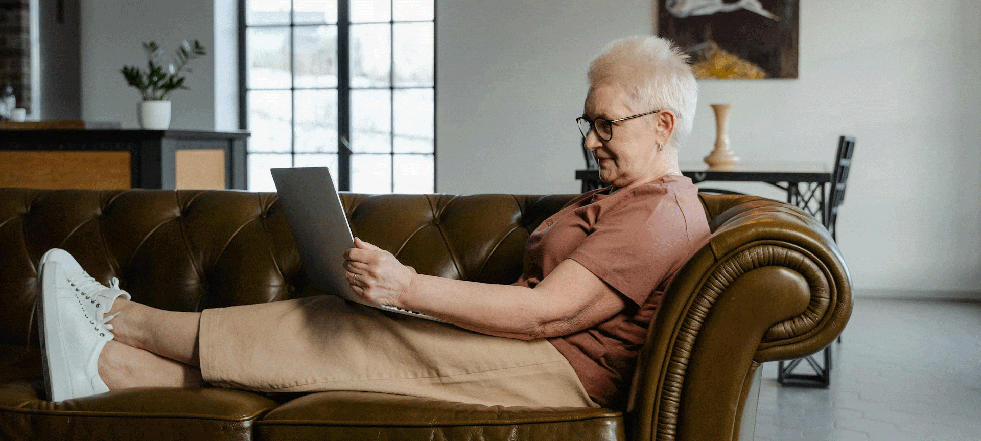 Seniors reviewing retirement and income decisions with Roberts Wealth Management